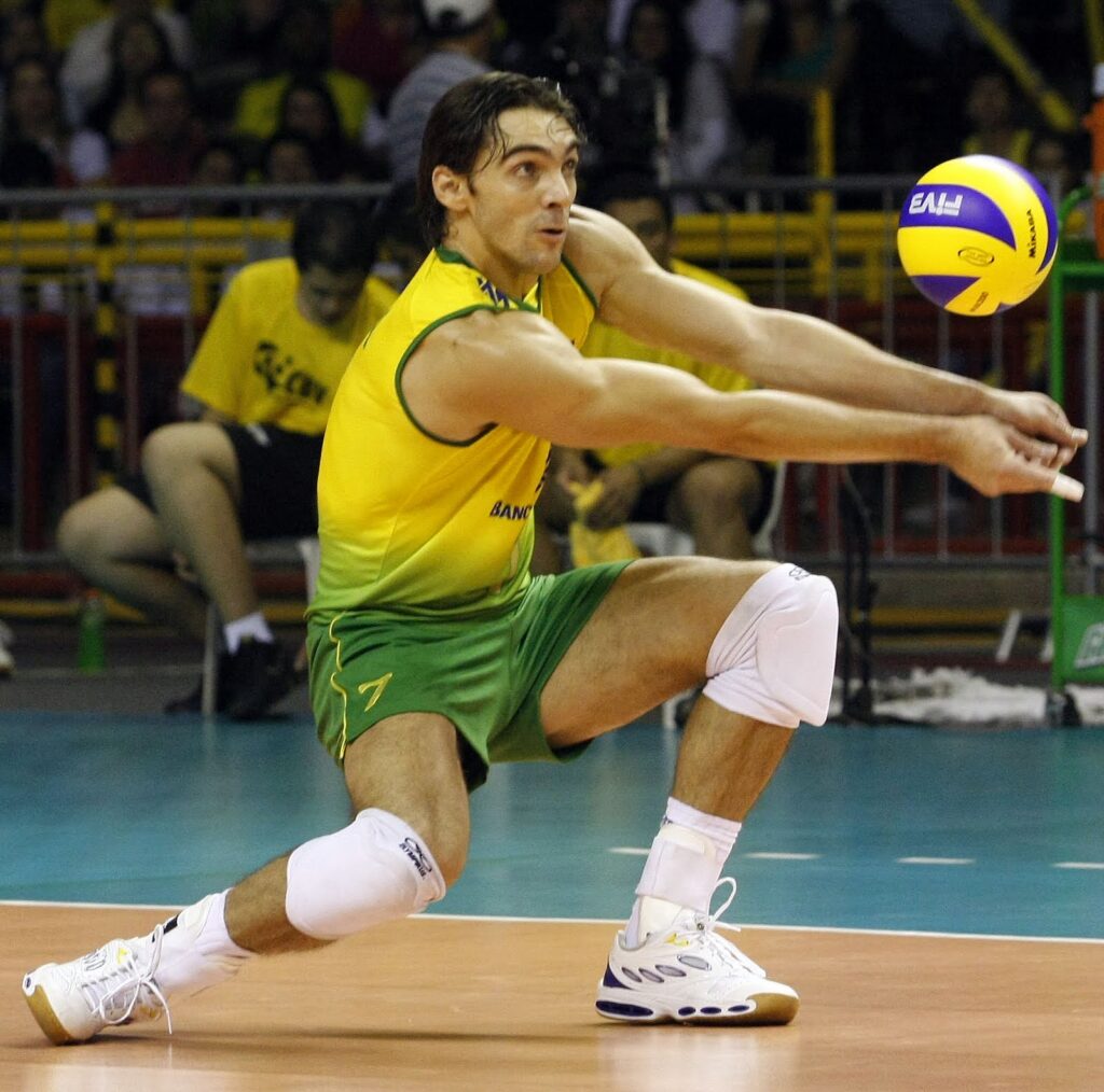 Giba é eleito o melhor jogador de vôlei do Brasil de todos os tempos em  votação popular, vôlei